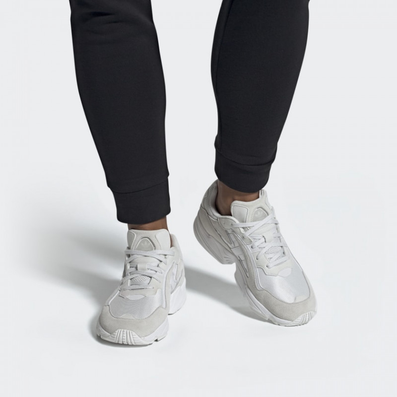SEPATU SNEAKERS ADIDAS Yung-96 Chasm