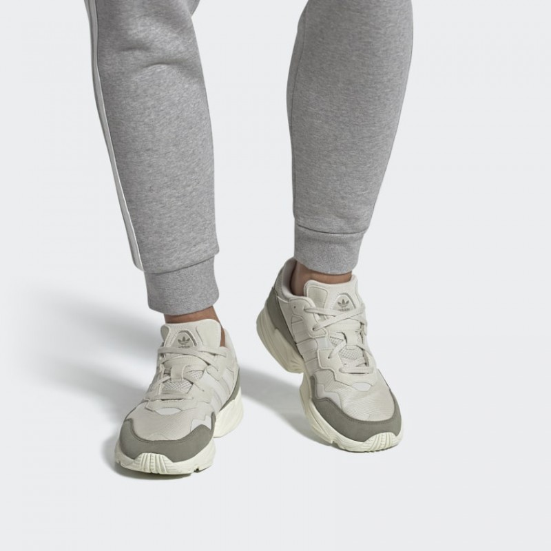 SEPATU SNEAKERS ADIDAS Yung-96