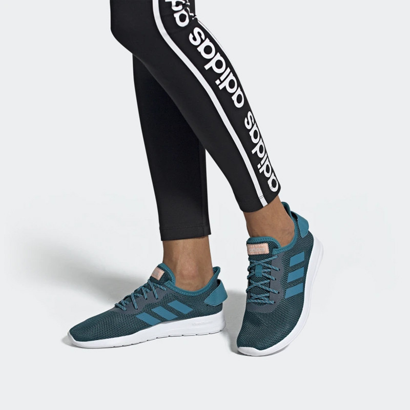 SEPATU LARI ADIDAS Wmns Yatra