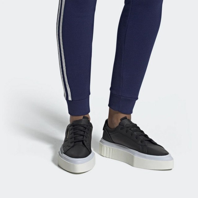 SEPATU SNEAKERS ADIDAS Wmns Hypersleek