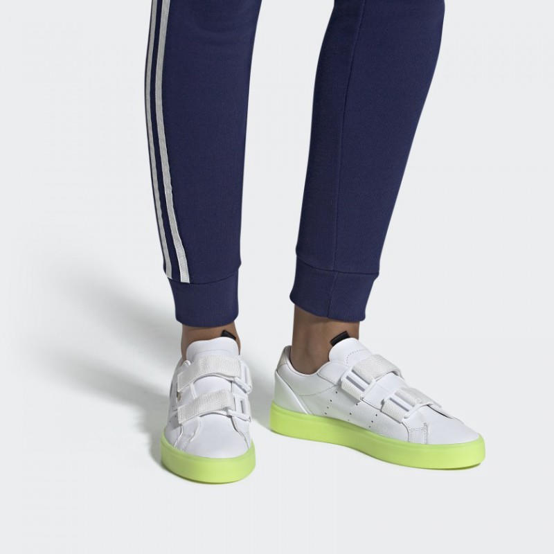 SEPATU SNEAKERS ADIDAS Wmns Sleek