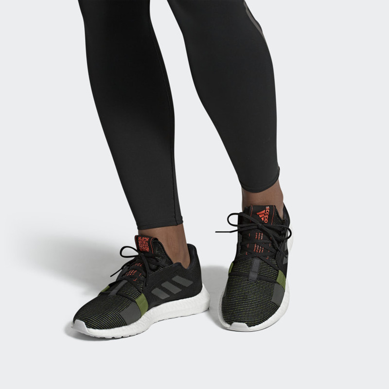 SEPATU LARI ADIDAS Senseboost Go