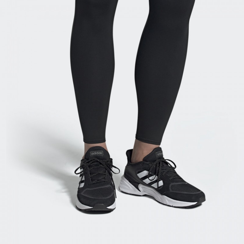 SEPATU LARI ADIDAS 90s Valasion