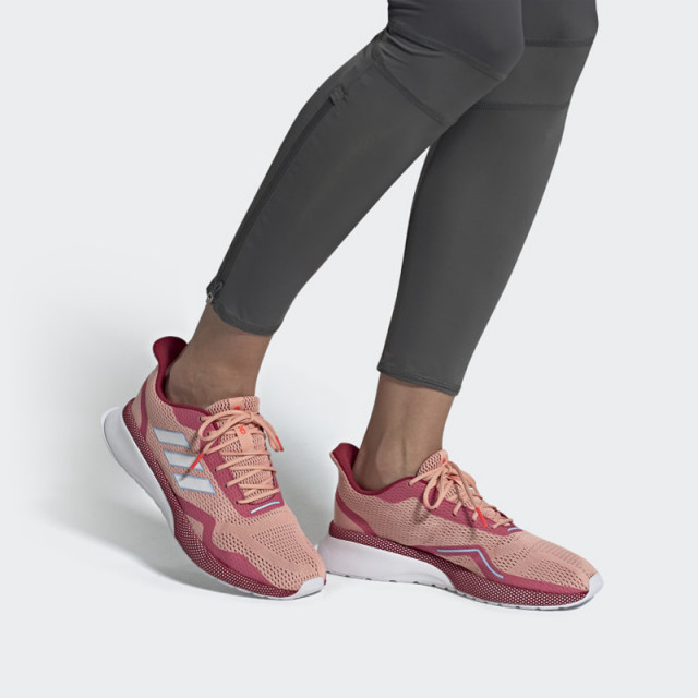 SEPATU LARI ADIDAS Wmns Nova Run X
