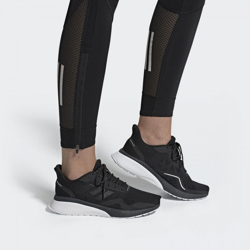 SEPATU LARI ADIDAS Wmns Nova Run X