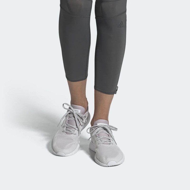 SEPATU LARI ADIDAS Wmns Sooraj