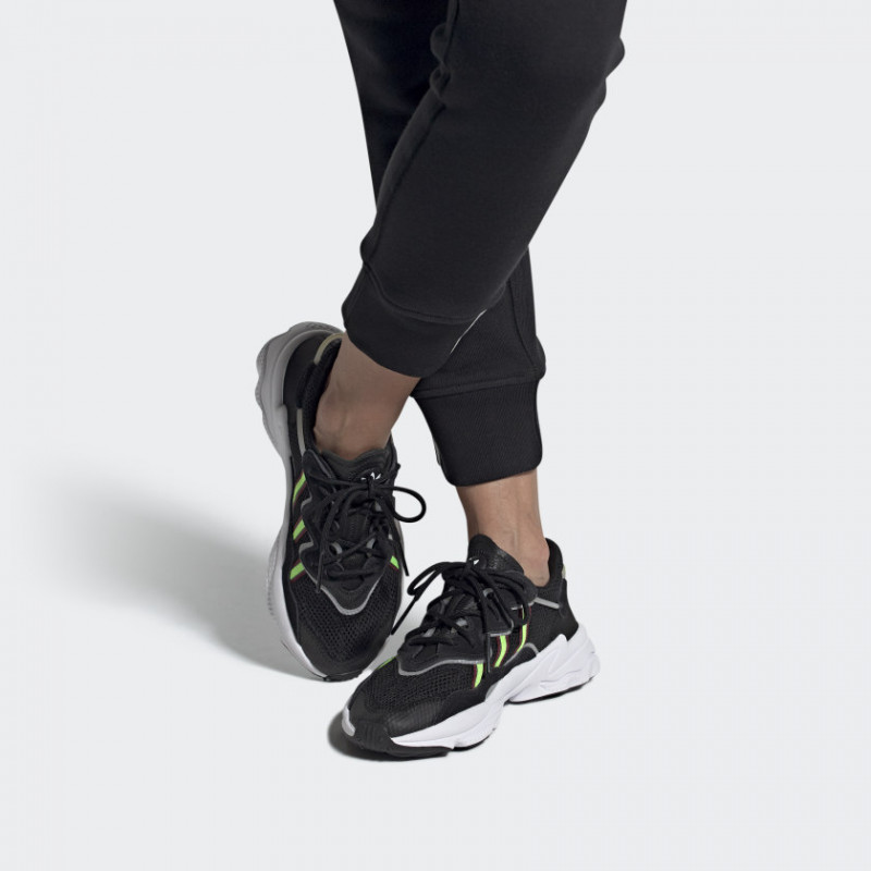 SEPATU SNEAKERS ADIDAS Wmns Ozweego