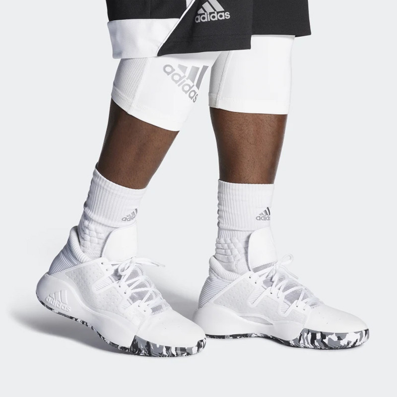 SEPATU BASKET ADIDAS Pro Vision
