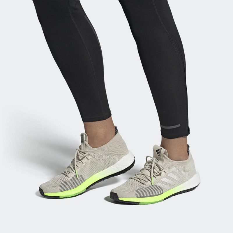 SEPATU LARI ADIDAS Pulseboost HD