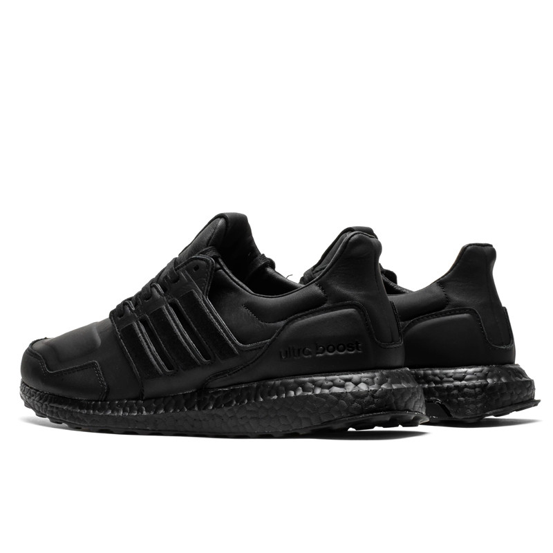 SEPATU LARI ADIDAS Ultraboost Leather