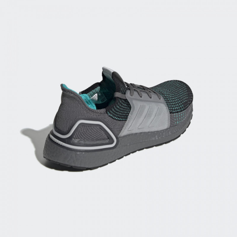 SEPATU LARI ADIDAS Ultraboost 19