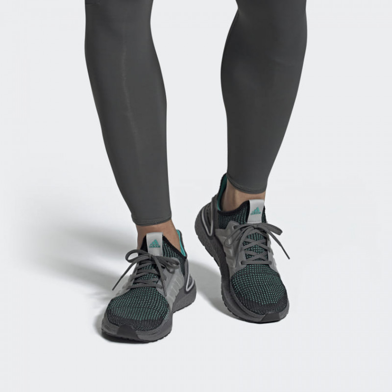 SEPATU LARI ADIDAS Ultraboost 19