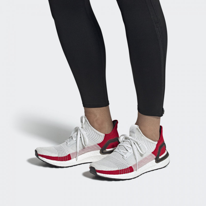 SEPATU LARI ADIDAS Ultraboost 19