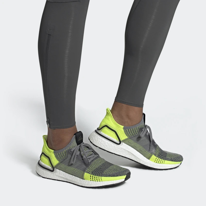 SEPATU LARI ADIDAS Ultraboost 19