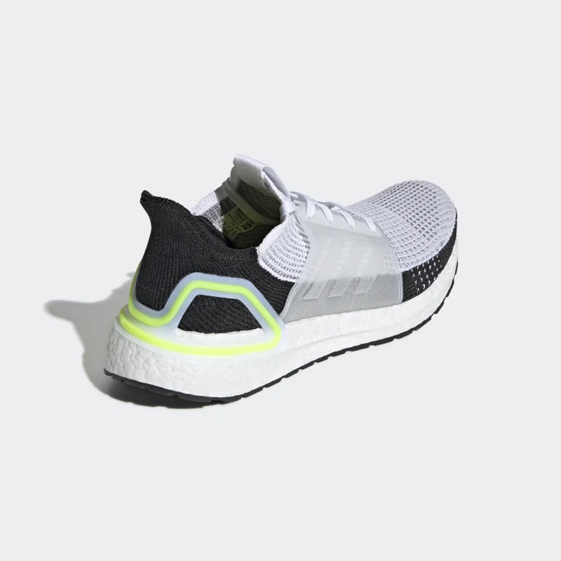 SEPATU LARI ADIDAS Ultraboost 19