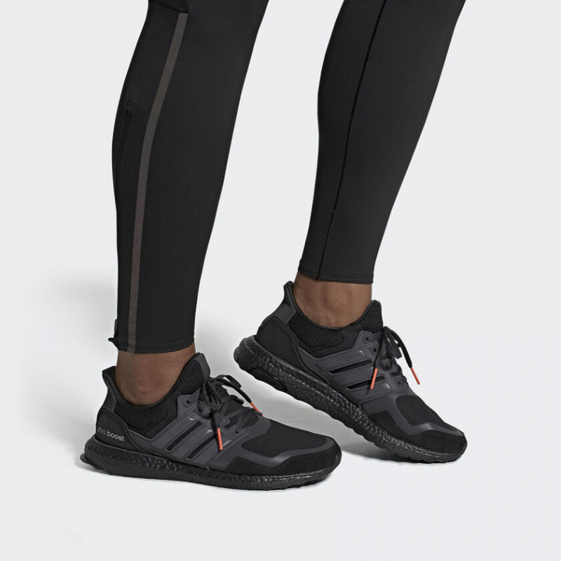 SEPATU LARI ADIDAS Ultraboost S&L