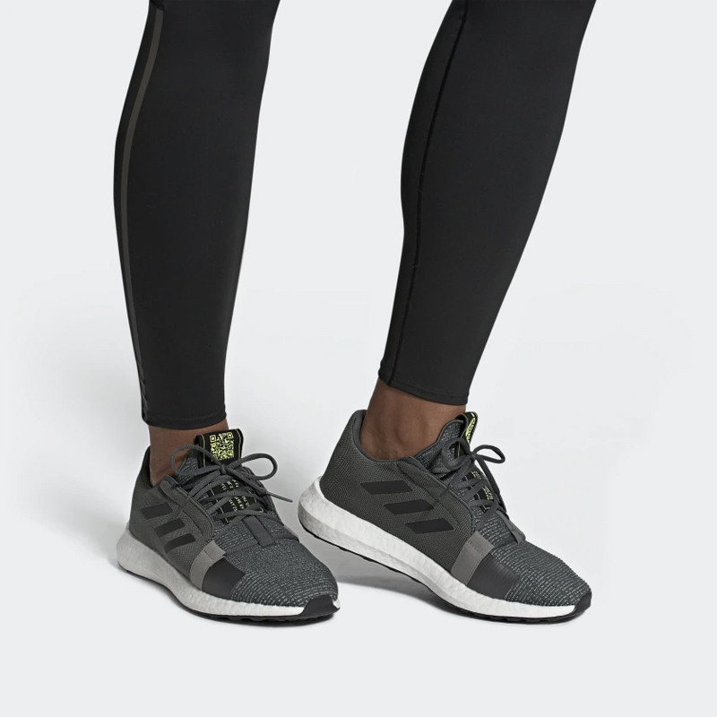SEPATU LARI ADIDAS Senseboost Go