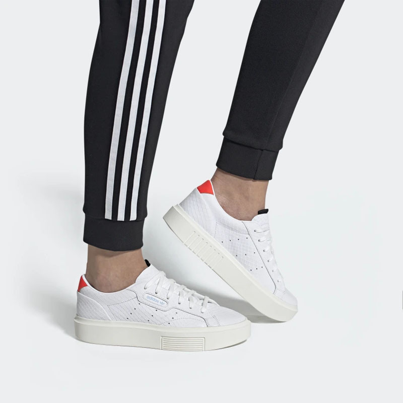 SEPATU SNEAKERS ADIDAS Wmns Sleek Super