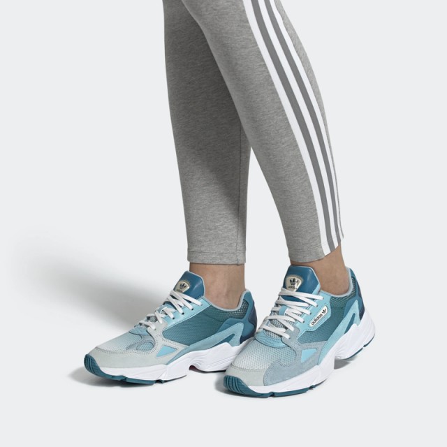SEPATU SNEAKERS ADIDAS Wmns Falcon