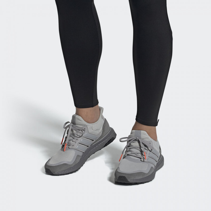 SEPATU LARI ADIDAS Ultraboost S&L