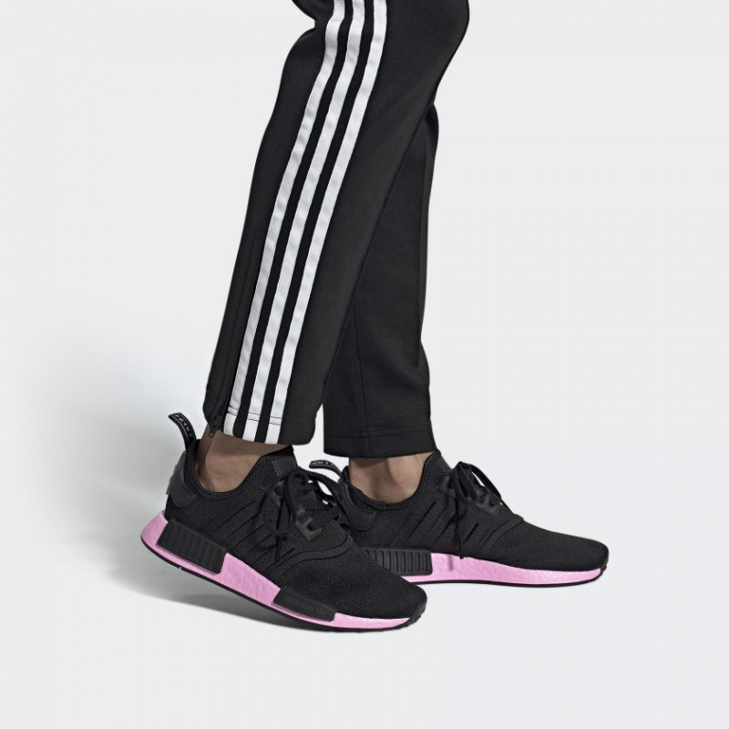 SEPATU SNEAKERS ADIDAS Wmns NMD_R1