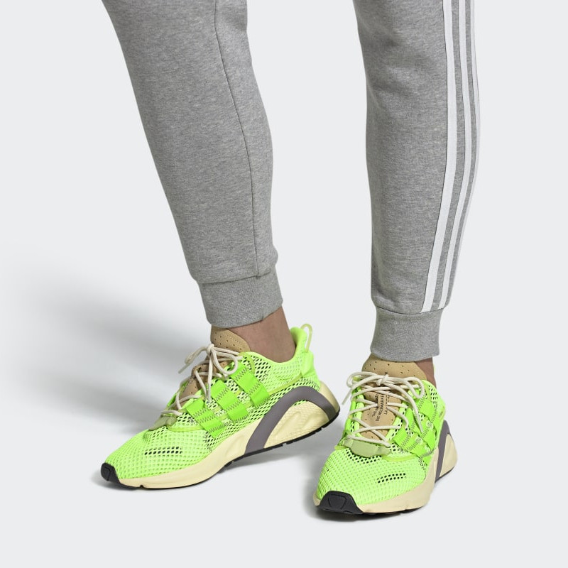 SEPATU SNEAKERS ADIDAS Lxcon