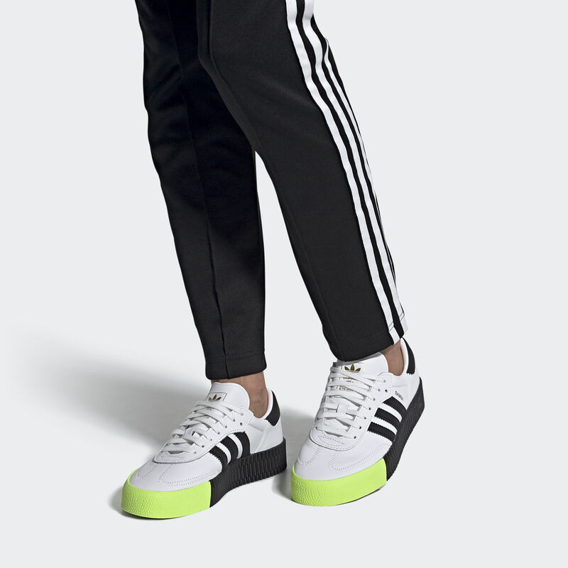SEPATU SNEAKERS ADIDAS Wmns Sambarose