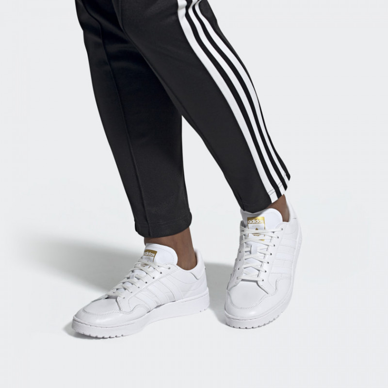 SEPATU SNEAKERS ADIDAS Originals Team Court