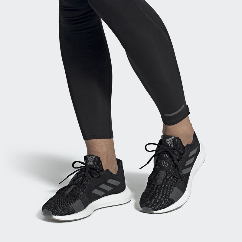 SEPATU LARI ADIDAS Senseboost Go