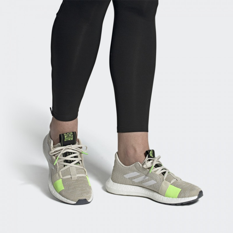 SEPATU LARI ADIDAS Senseboost Go