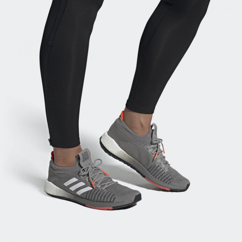 SEPATU LARI ADIDAS Pulseboost HD