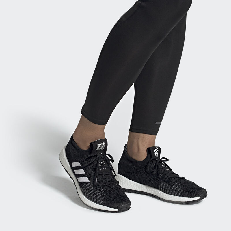 SEPATU LARI ADIDAS Pulseboost HD