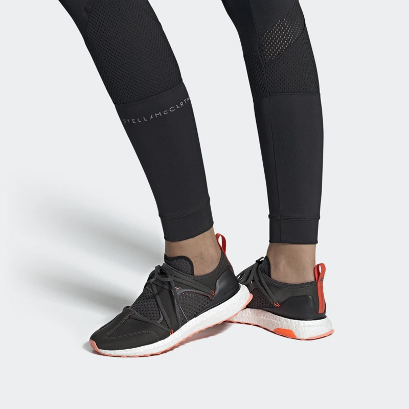 SEPATU LARI ADIDAS Wmns Ultraboost T