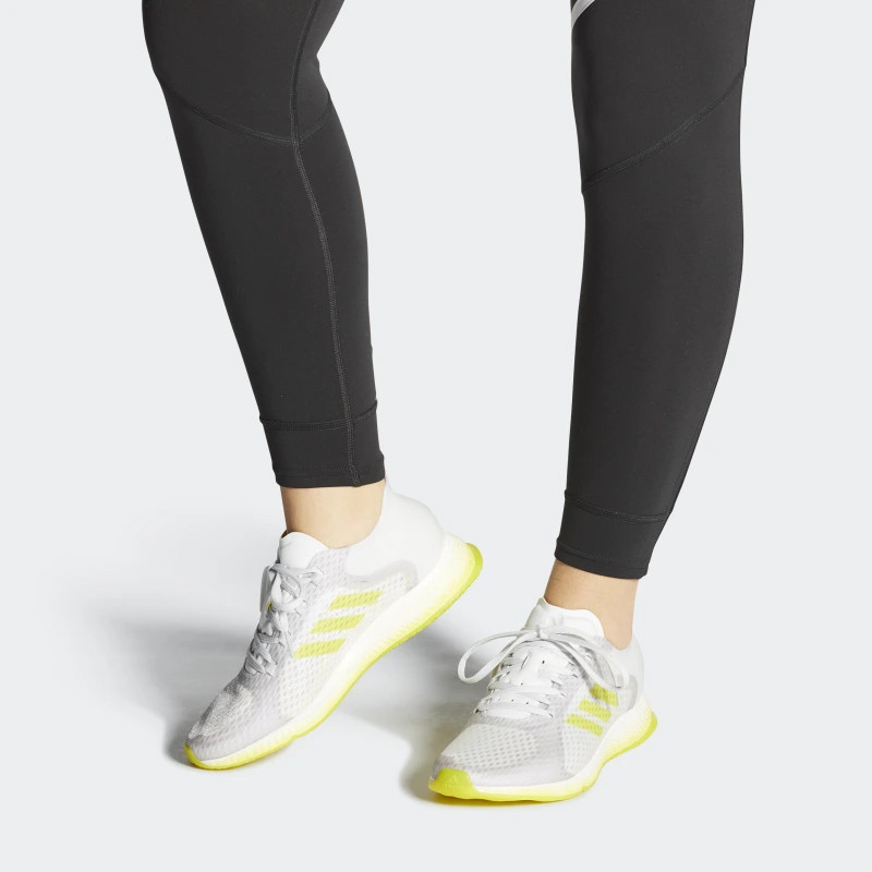 SEPATU LARI ADIDAS Wmns Focus Breathein