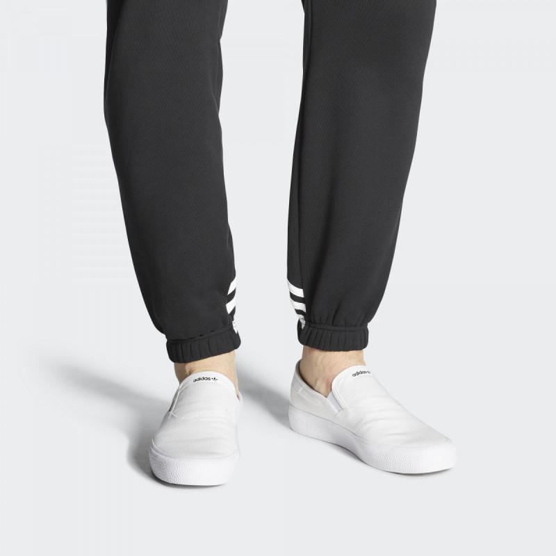 SEPATU SNEAKERS ADIDAS 3MC Slip-on
