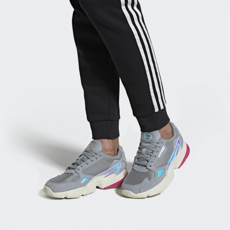 SEPATU SNEAKERS ADIDAS Wmns Falcon