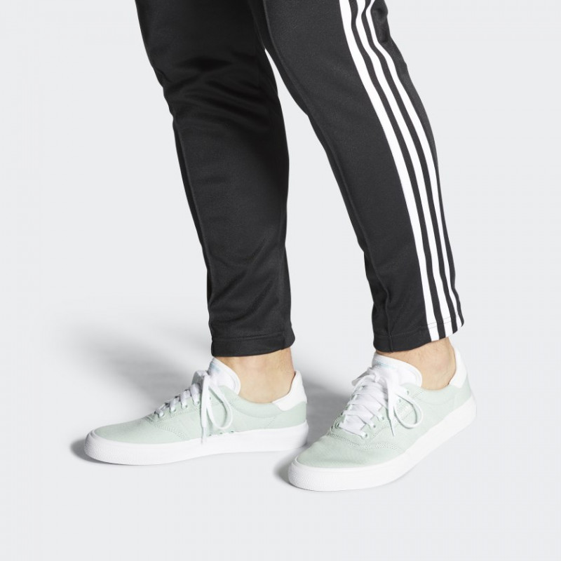 SEPATU SNEAKERS ADIDAS 3MC