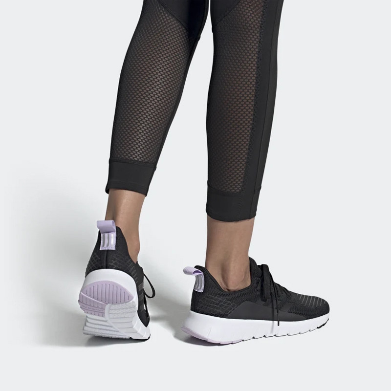SEPATU LARI ADIDAS Wmns Asweego