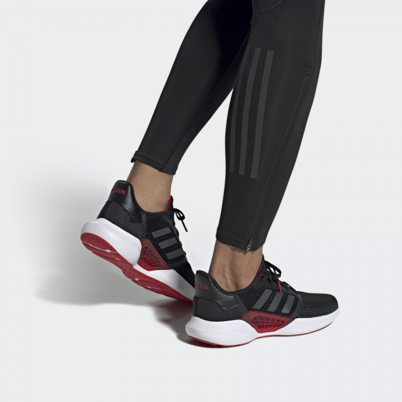 SEPATU LARI ADIDAS Ventice