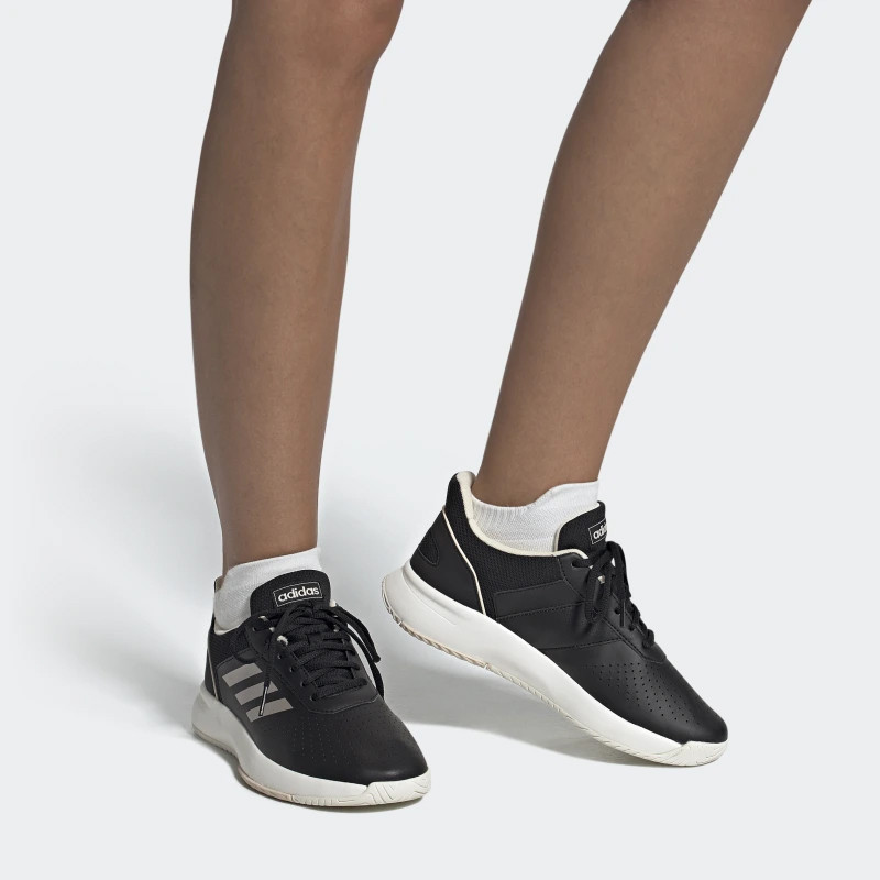 Wmns Courtsmash foto 2