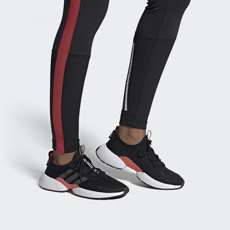 SEPATU LARI ADIDAS Wmns Mavia X