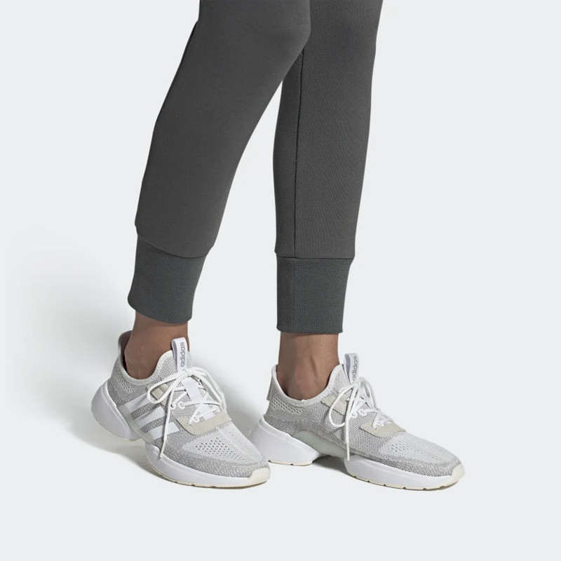 SEPATU LARI ADIDAS Wmns Mavia X