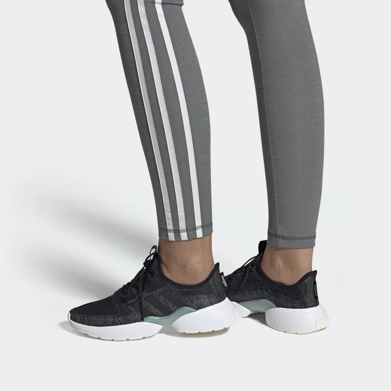 SEPATU LARI ADIDAS Wmns Mavia X