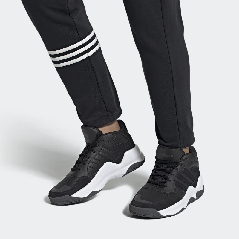 SEPATU BASKET ADIDAS Streetmighty