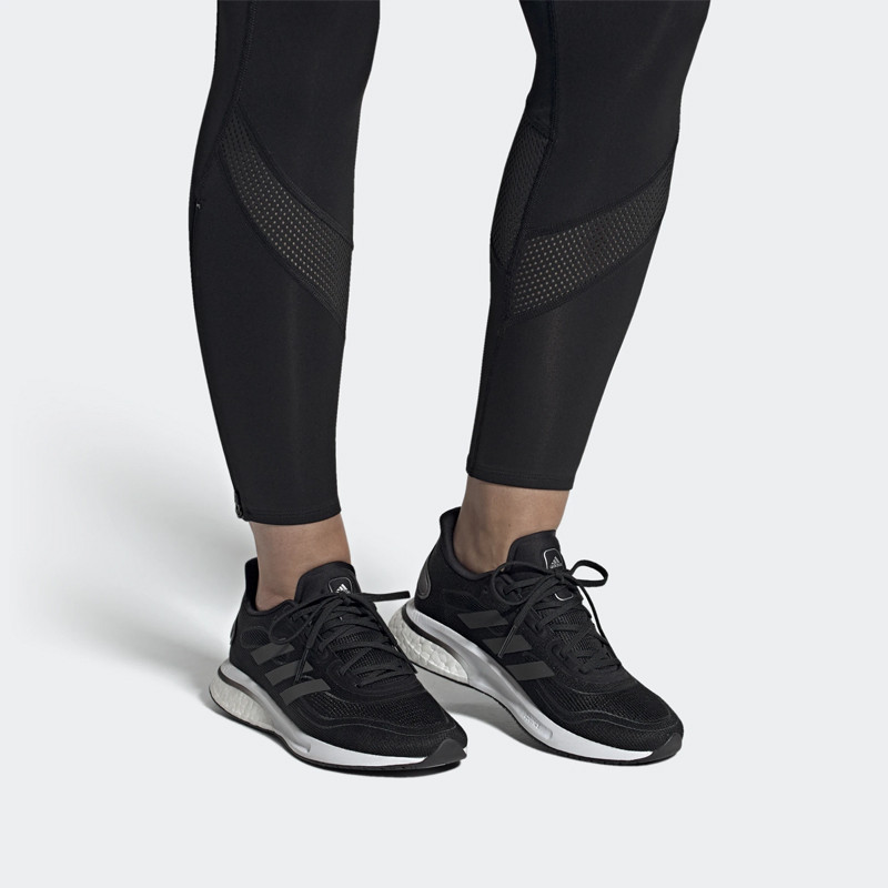 SEPATU LARI ADIDAS Wmns Supernova