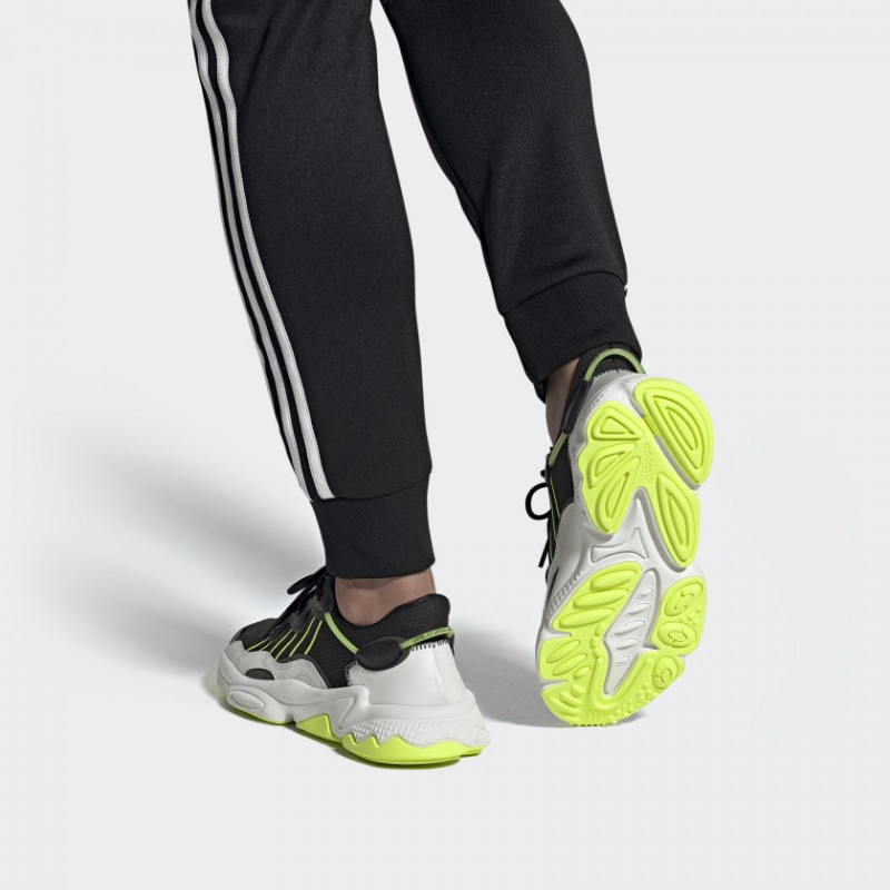 SEPATU SNEAKERS ADIDAS Ozweego