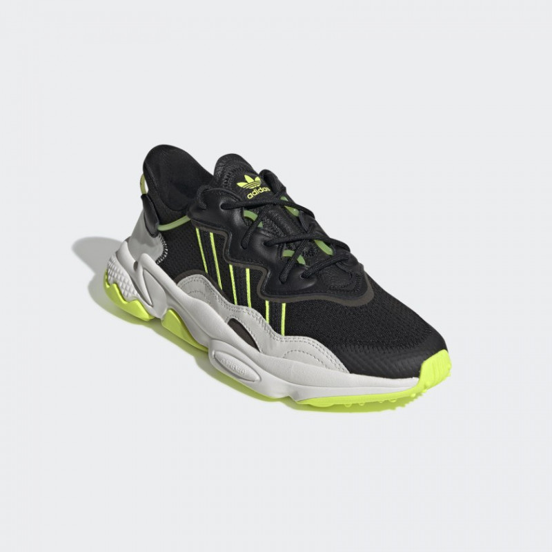 SEPATU SNEAKERS ADIDAS Ozweego