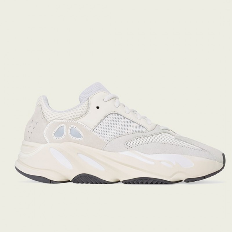SEPATU SNEAKERS ADIDAS Yeezy Boost 700