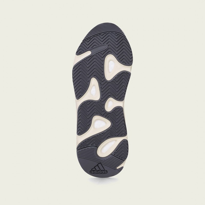 SEPATU SNEAKERS ADIDAS Yeezy Boost 700