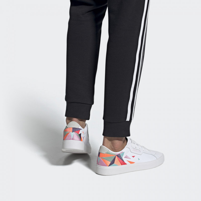 SEPATU SNEAKERS ADIDAS Wmns Sleek